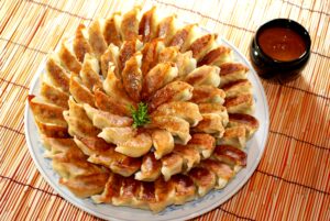 神戸名物！味噌だれ餃子
